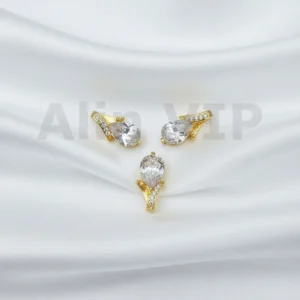 Liontin tetes air minimalis dengan aksen permata zircon di ujung LTW028