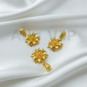 Liontin bunga teratai filigree ukir emas simbol kemurnian spiritual LTW064