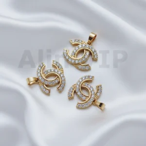 Liontin logo double c huruf C saling membelakangi permata zircon mewah ikonik LTW050