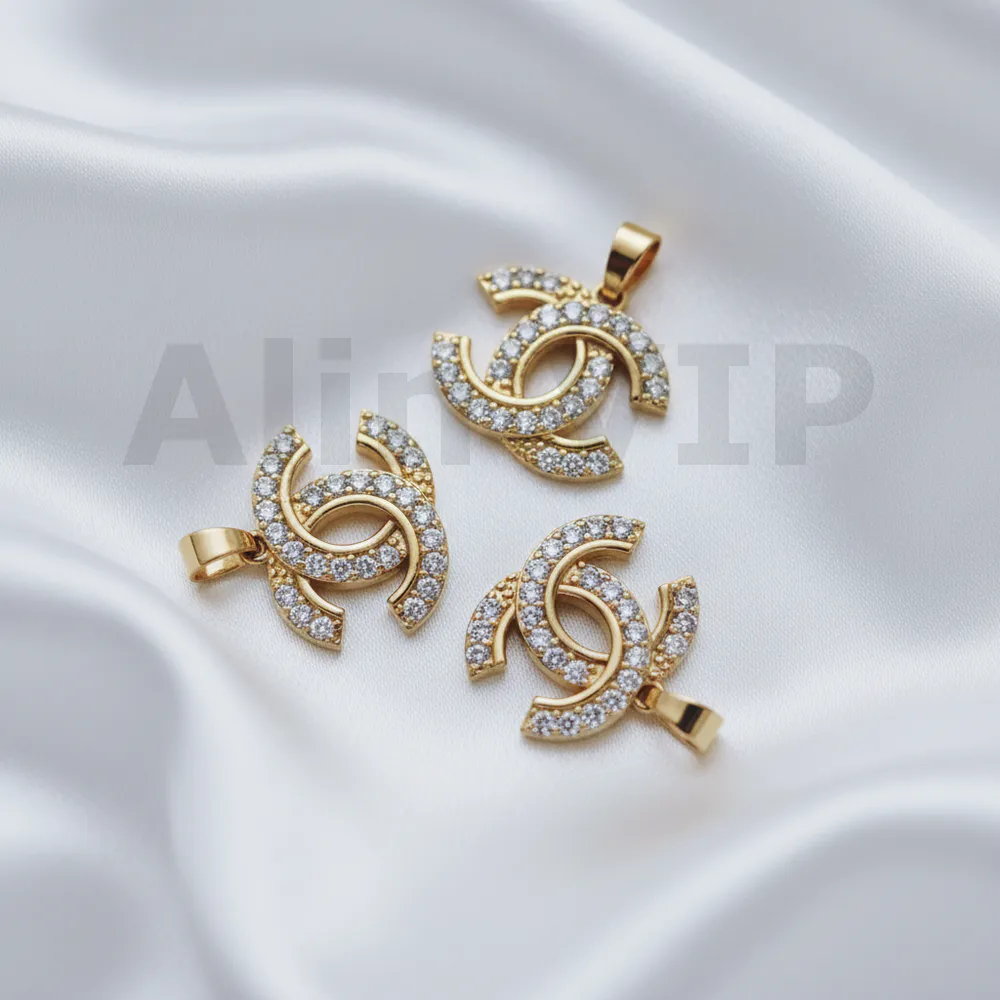 Liontin logo double c huruf C saling membelakangi permata zircon mewah ikonik LTW050