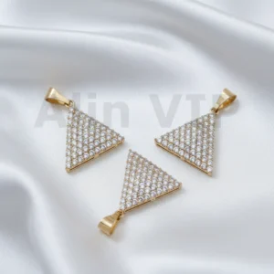 Liontin segitiga permata zircon pave tegas geometris modern penuh percaya diri LTW042