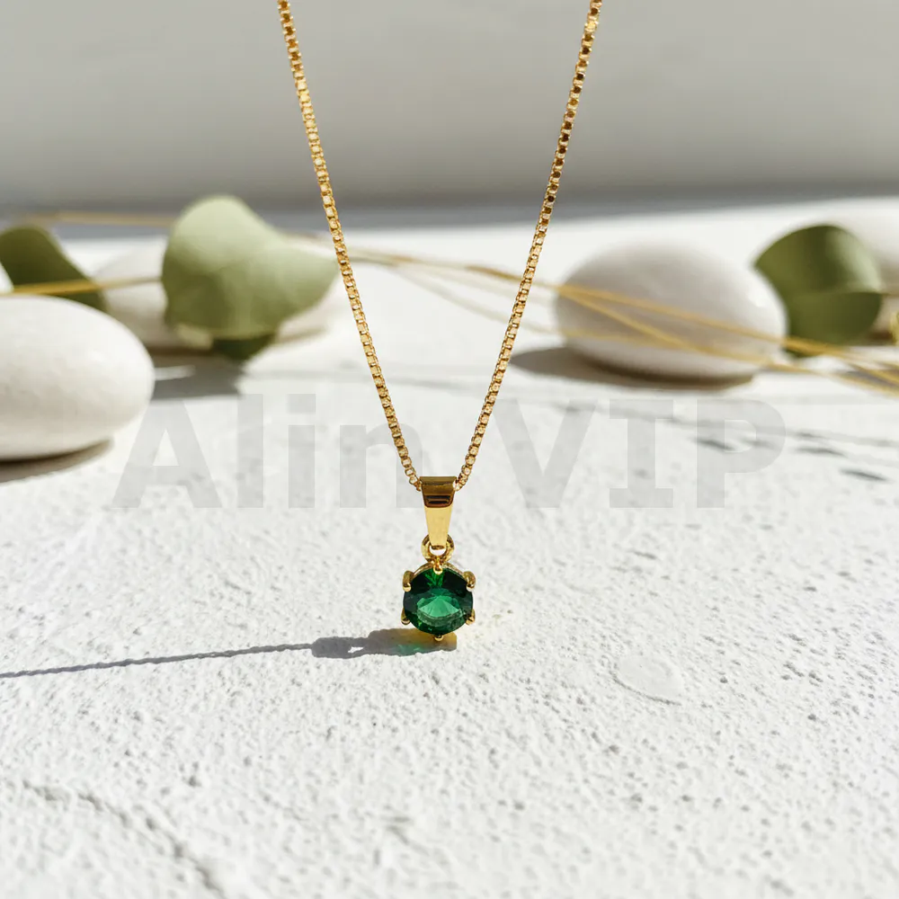 kalung gold liontin geometris persegi aksen permata hijau klw114 alin vip