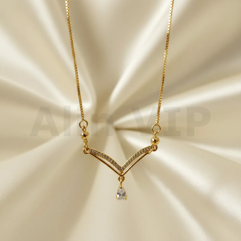 kalung gold liontin v aksen garis permata tetes air modern klw079 alin vip