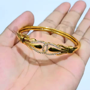 gelang bangle motif infinity permata gold titanium aksesoris elegan formal outfit couple kokoh alin vip glb029