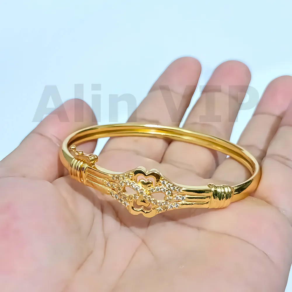gelang bangle motif love hias permata gold titanium aksesoris cantik chic acara spesial kokoh alin vip glb022