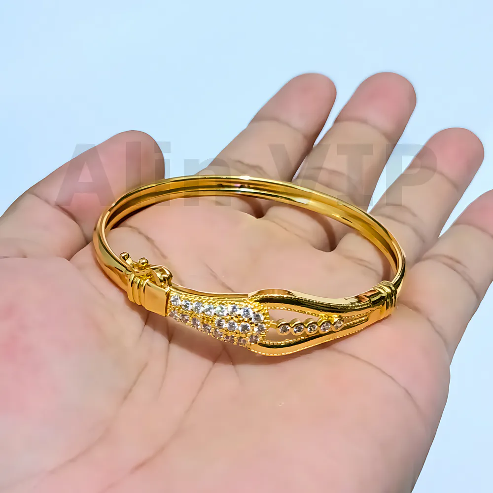 gelang bangle motif ulir list permata gold titanium aksesoris elegan unik acara formal kokoh alin vip glb023