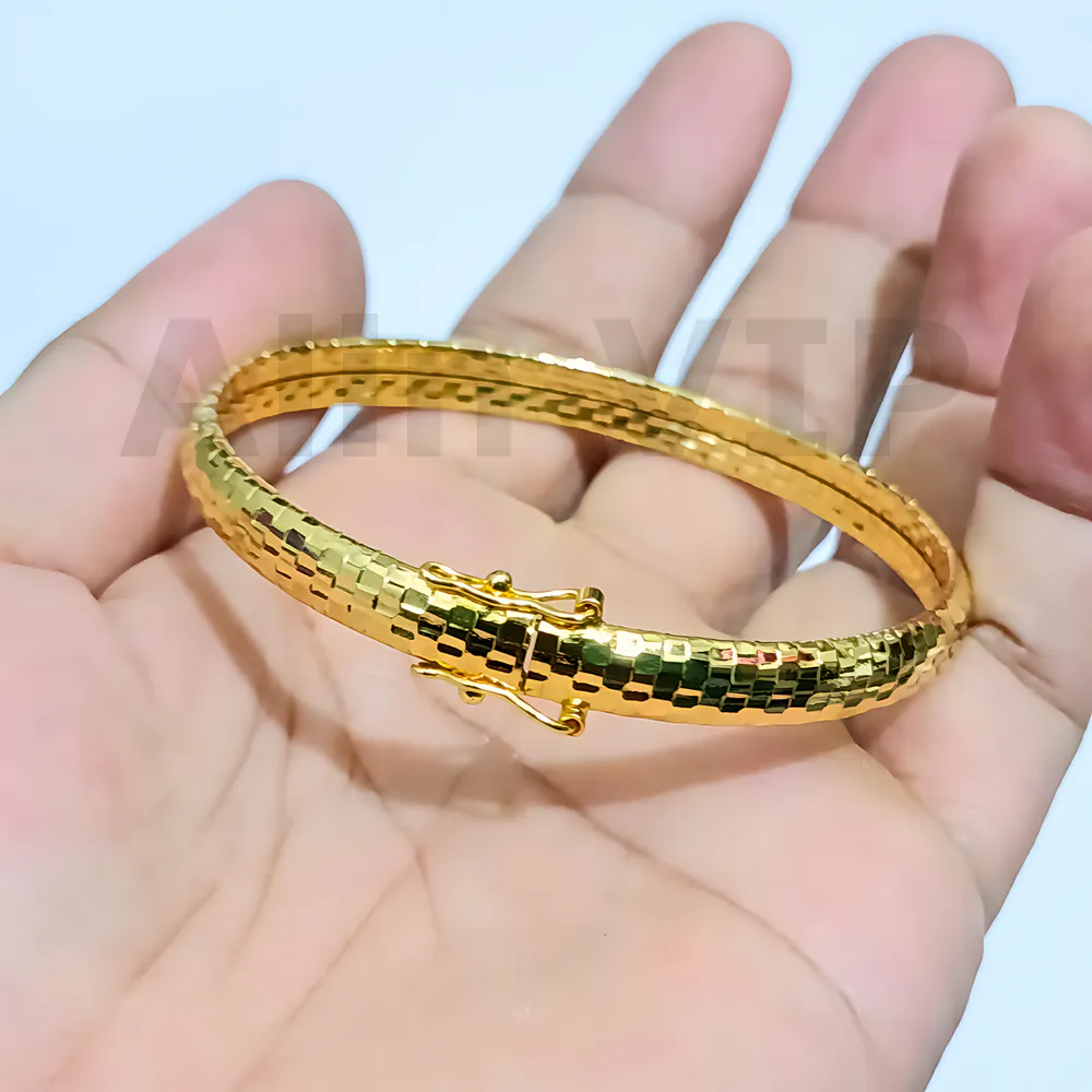 gelang bangle tekstur kilau lapis gold titanium aksesoris simple elegan harian kerja premium alin vip glb006